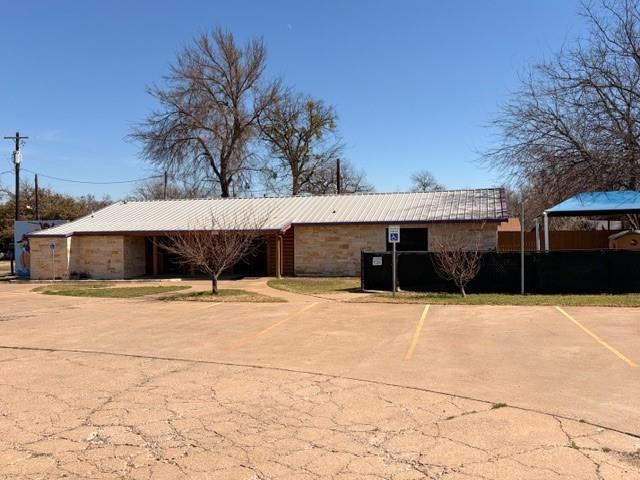 515 W Bridge St, Granbury TX 76048